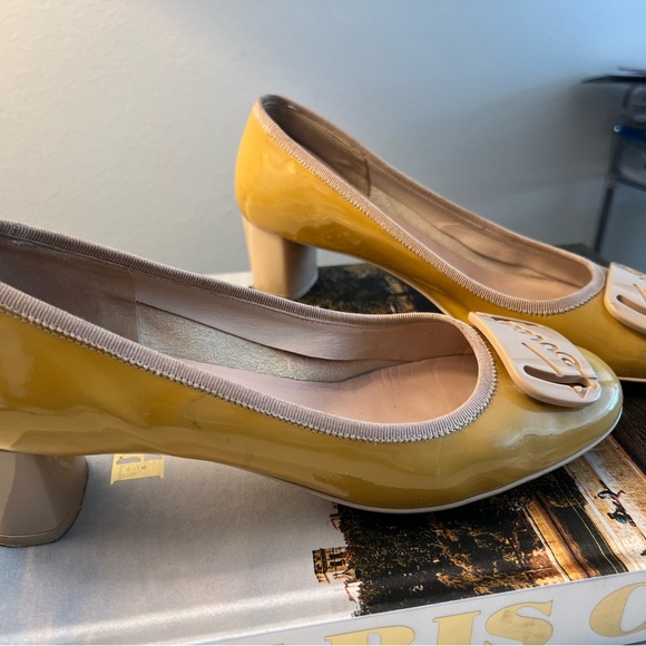 Salvatore Ferragamo Patent Leather Vintage Neutral Loafers/ Block Heels - Picture 3 of 9